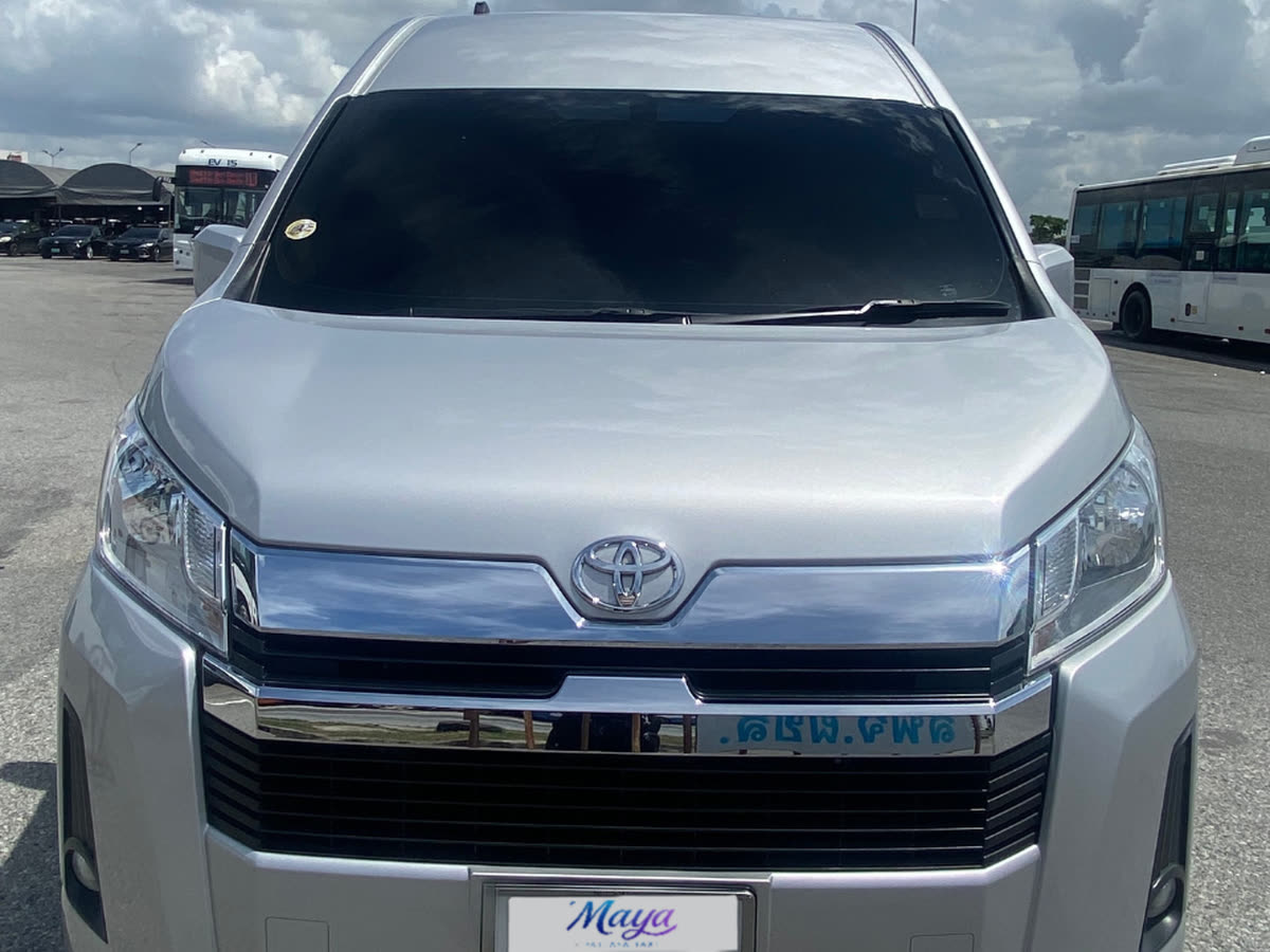 Toyota Commuter &mdash; 9-seat van, MAYA Pattaya Taxi