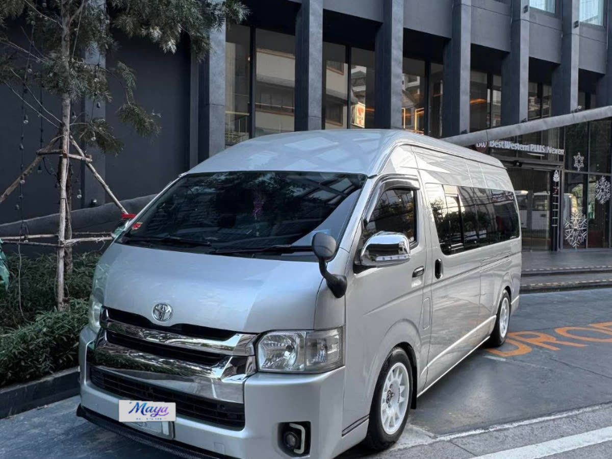 Toyota Commuter &mdash; silver 9-seat van, MAYA Pattaya Taxi